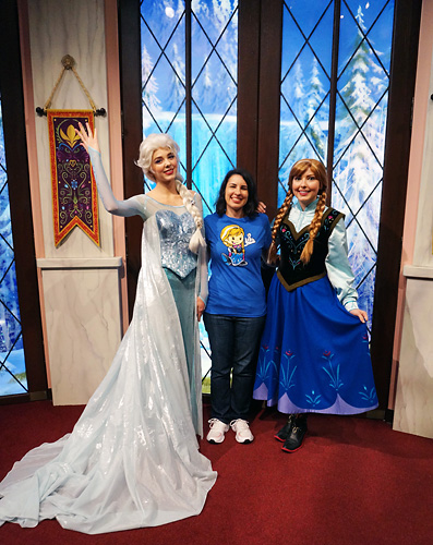 Meeting Anna and Elsa at Disneyland