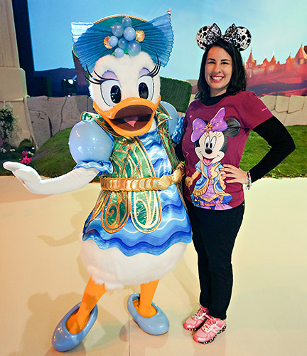 Meeting Daisy Duck at Disneyland Paris