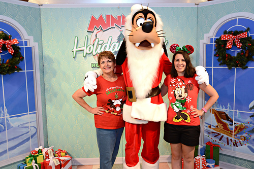 Meeting Santa Goofy at Minnie's Holiday Dine at Disney World