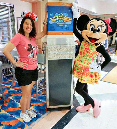 Meeting Minnie Mouse at Minnie's Summertime Dine at Disney World