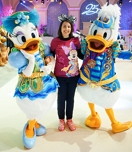 Meeting Donald Duck and Daisy Duck at Disneyland Paris