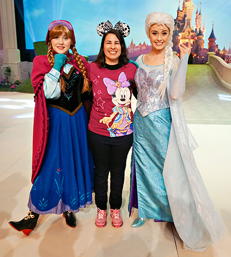 Meeting Anna and Elsa at Disneyland Paris