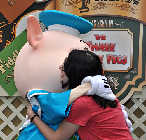 Meeting Fiddler Pig at Disney World