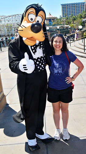 Meeting Goofy at Disneyland