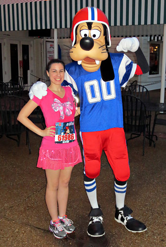 Meeting Goofy at rundisney WDW 10k at Disney World