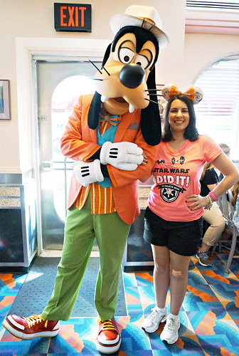 Meeting Goofy at Minnie's Springtime Dine at Disney World