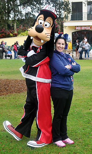 Meeting Goofy at rundisney WDW marathon Expo at Disney World