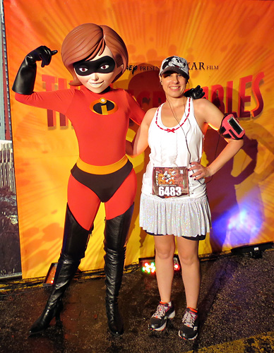 Meeting Mrs. Incredible at rundisney wine and dine half marathon at Disney World