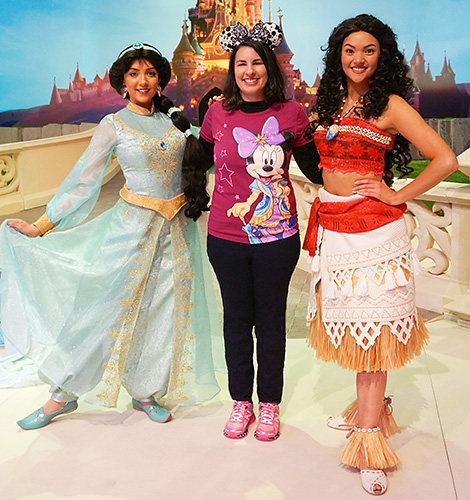 Meeting Moana and Jasmine at Disneyland Paris