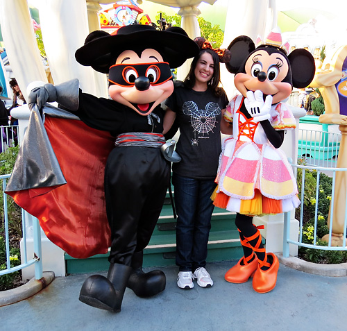 Meeting Mickey Mouse and Minnie Mouse at Disneyland during Halloween
