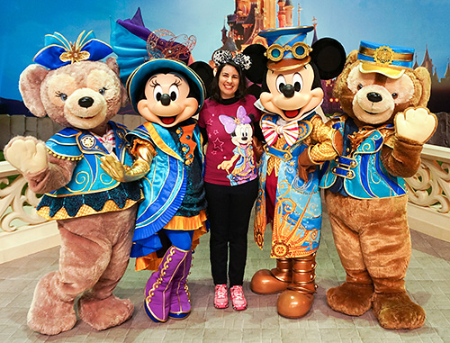 Meeting Mickey Mouse, Minnie Mouse, Duffy and ShellieMay at Disneyland Paris