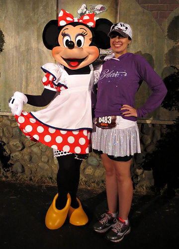 Meeting Minnie Mouse at Disney World during rundisney Wine and Dine Half Marathon