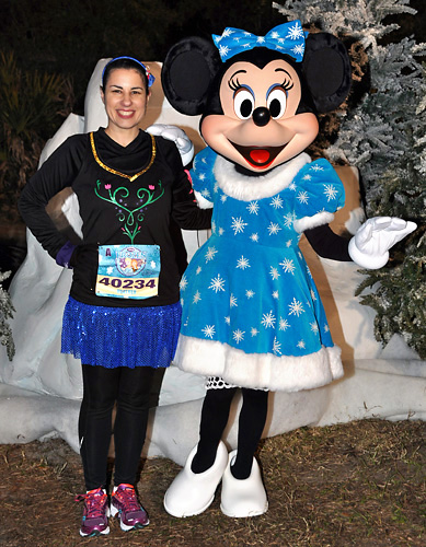 Meeting Minnie Mouse at Disney World during rundisney Princess 5k
