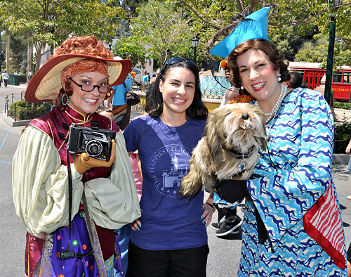 Meeting Donna the Dog Lady and Phi Phi the Photographer at Disneyland