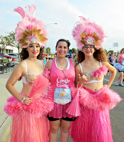 Meeting Hawaiian Dancers during rundisney Disneyland Half