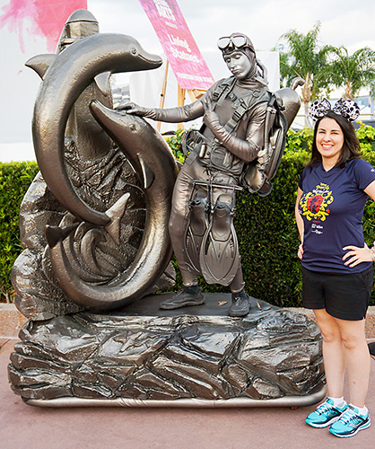 Meeting Living Statue at Epcot Festival of the Arts at Disney World