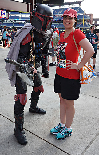 Meeting Star Wars Cosplay Mandalorian on Philles Star Wars Night