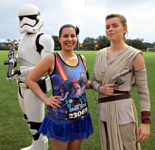 Meeting Star Wars Cosplay Rey and First Order Stormtrooper on rundisney Dark Side 10k at Disney World