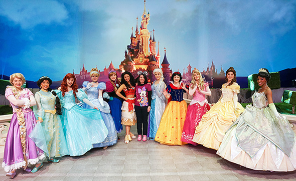 Meeting Cinderella, Rapunzel, Jasmine, Ariel, Anna, Moana, Elsa, Snow White, Aurora, Belle and Tiana at Disneyland Paris