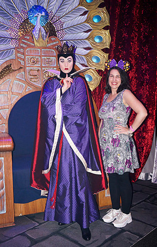 Meeting Evil Queen at Disney World