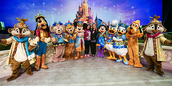 Meeting Dale, Goofy, ShellieMay, Duffy, Mickey, Minnie, Donald, Daisy, Pluto and Chip at Disneyland Paris