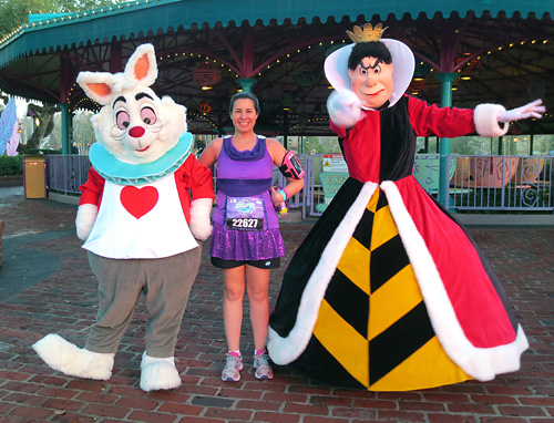 Meeting Queen of Hearts and White Rabbit at rundisney princess half marathon at Disney World